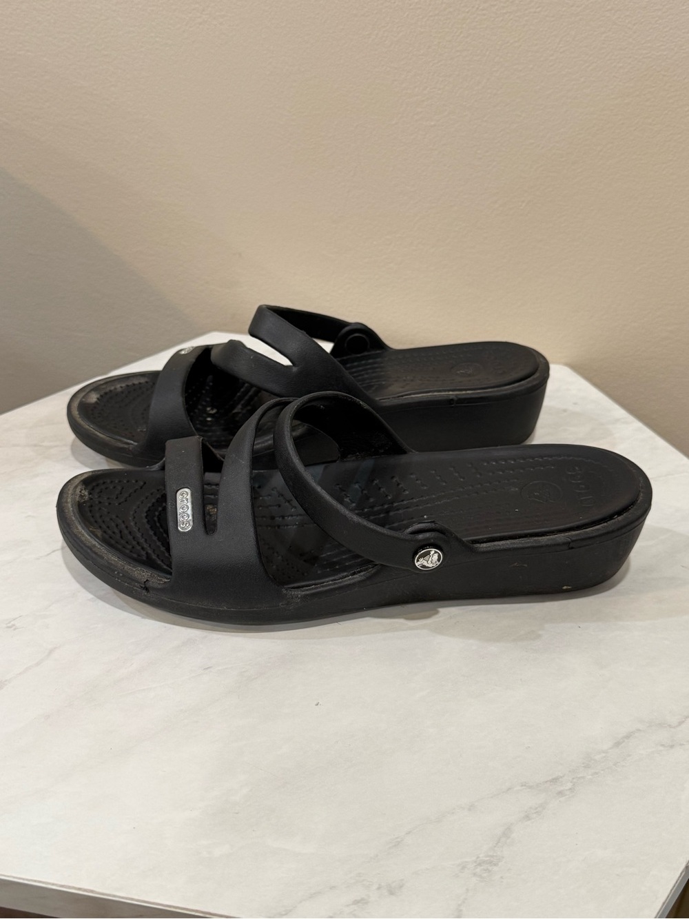 🔥Crocs Women's Black Slip-On Sandal Size 6 EUC🔥